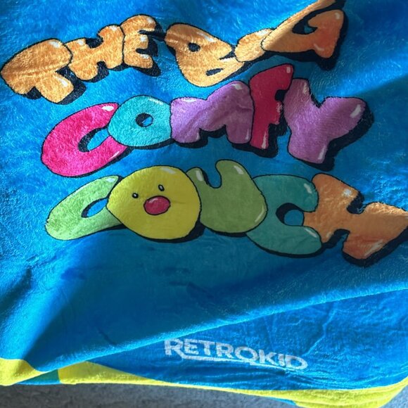 The Big Comfy Couch Clock Sherpa Blanket - Picture 3 of 4